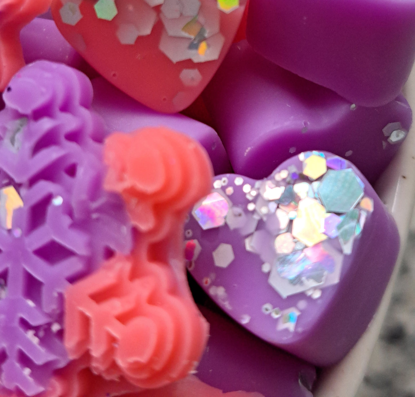 Winter Spiced Plum X30 small hearts, including X5 delicate snowflakes ❄️