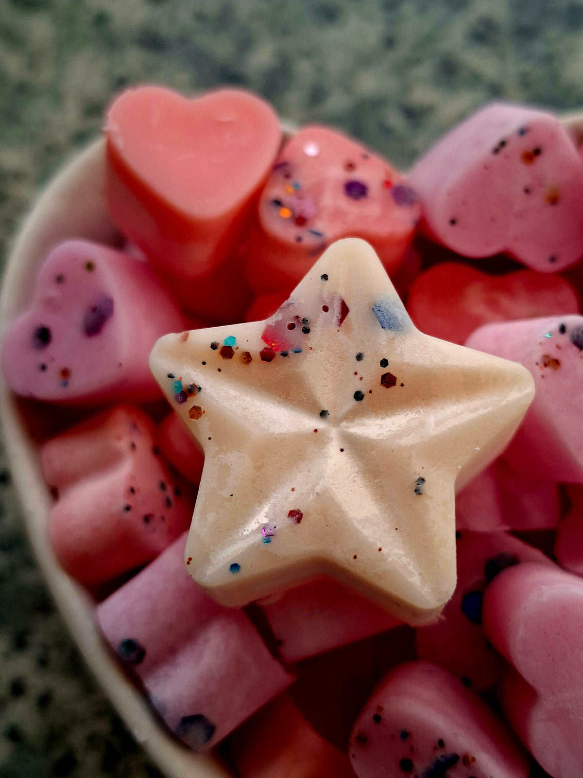 Festive Fig and Velvet Wood X30 small hearts, including X1 gold christmas star 🌟