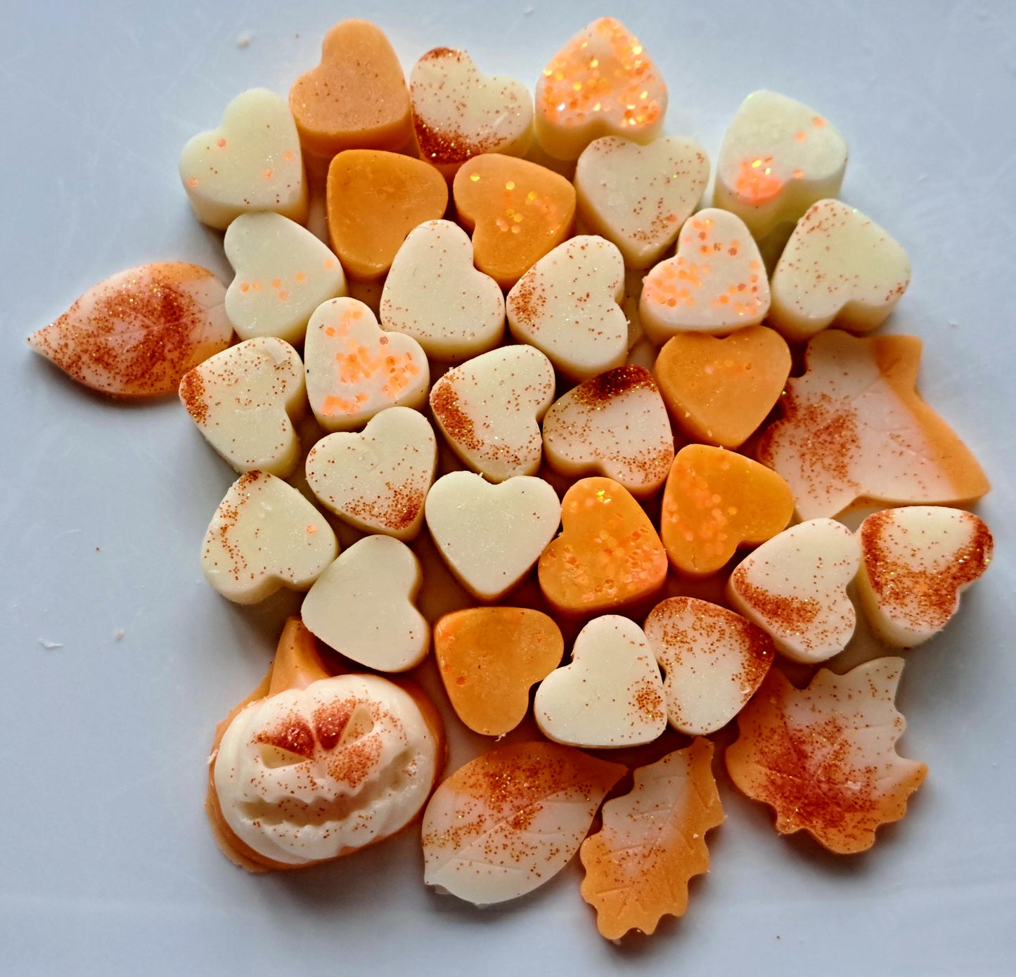 Pumpkin Cream Crumble X30 delightful small hearts, including X5 delicate autumn leaves and a bonus pumpkin 🎃
