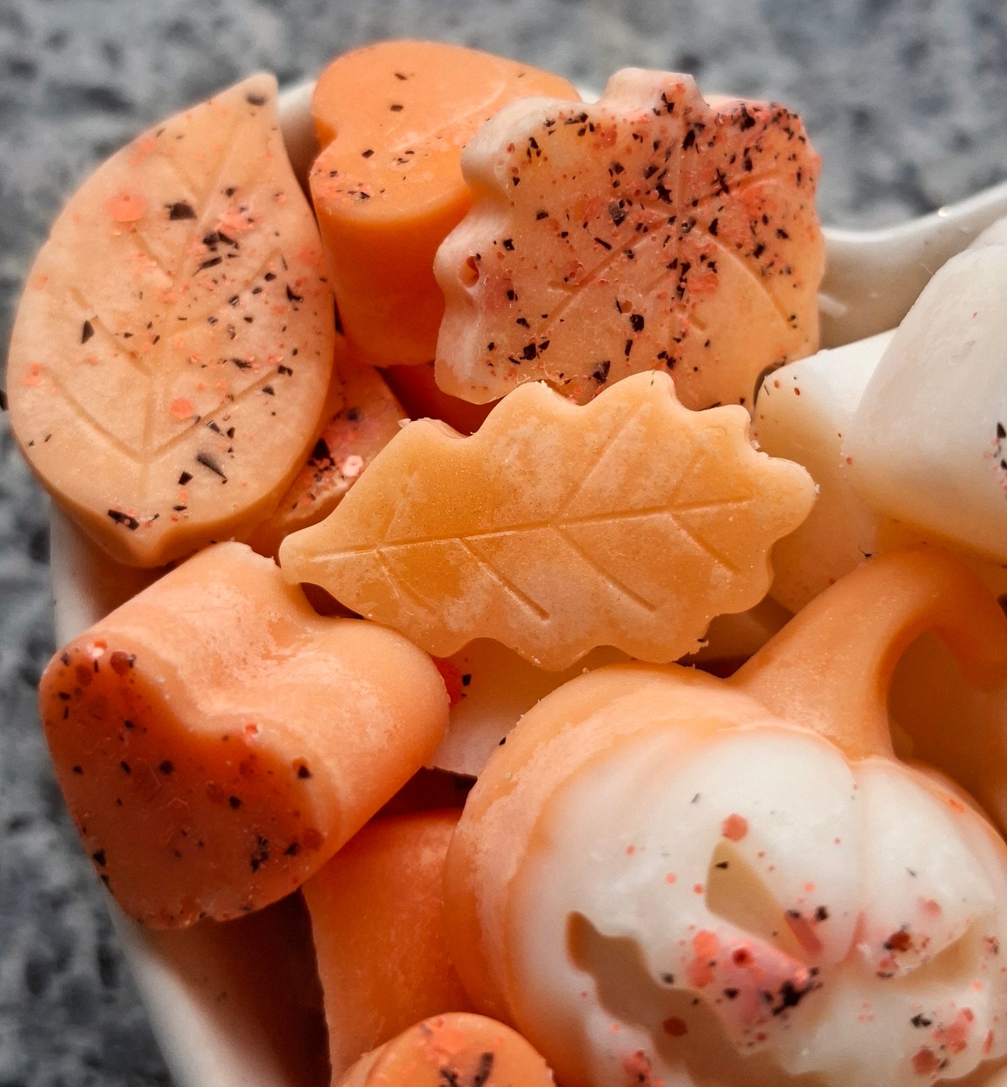 Pumpkin Cream Crumble X30 small hearts, including X5 delicate autumn leaves 🍂 and a bonus pumpkin 🎃