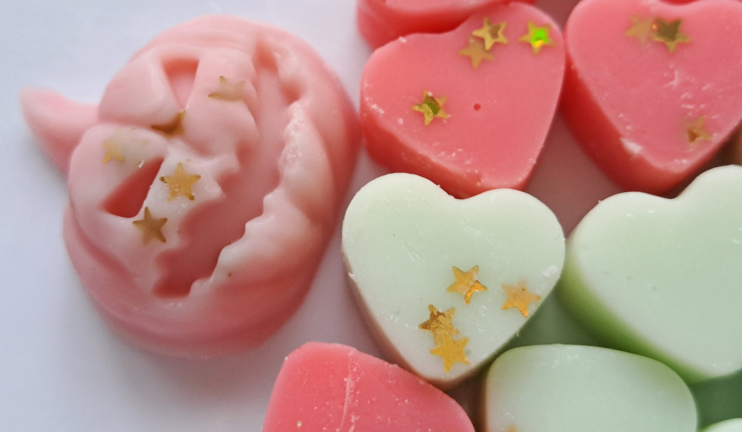 Spiced Pear and Musk X30 small hearts, including X5 delicate autumn leaves and a bonus pumpkin π π