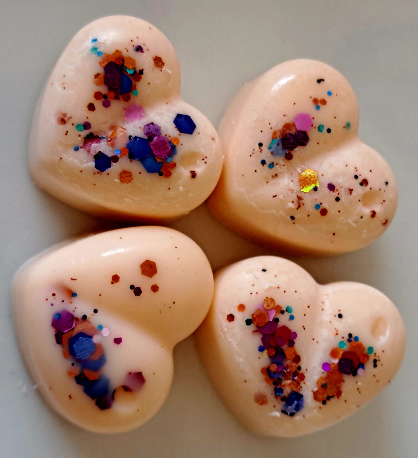 Sun kissed Coconut X30 small hearts, including X1 medium heart.