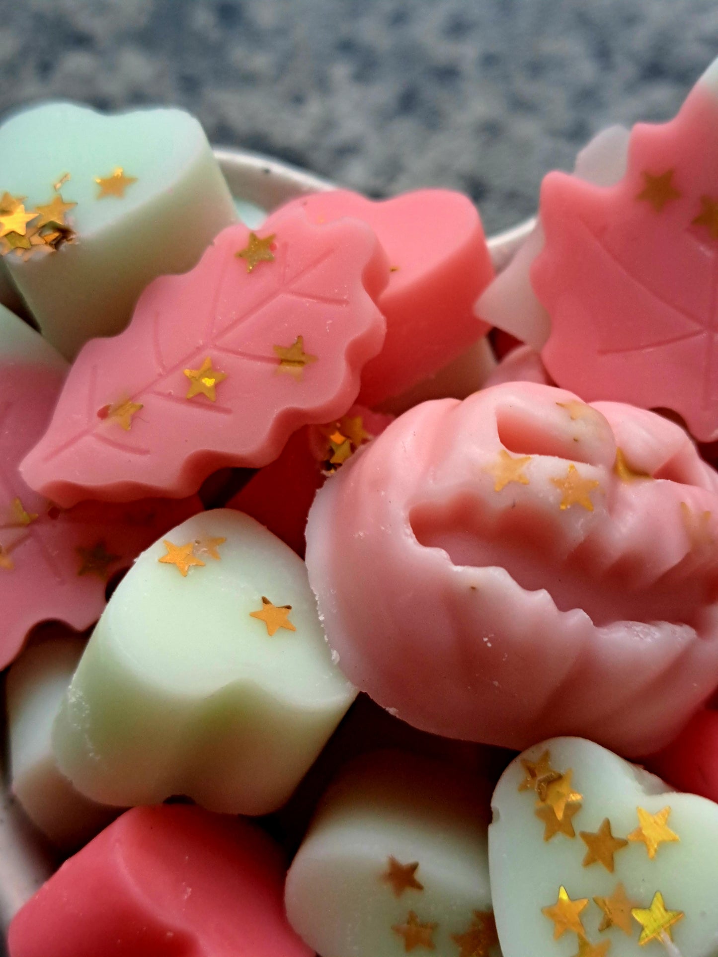 Spiced Pear and Musk X30 small hearts, including X5 delicate autumn leaves and a bonus pumpkin π π