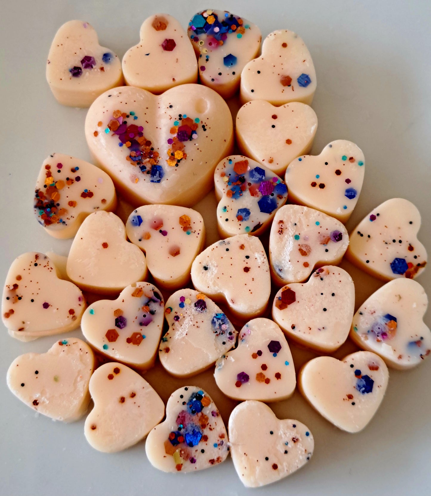 Sun kissed Coconut X30 small hearts, including X1 medium heart.