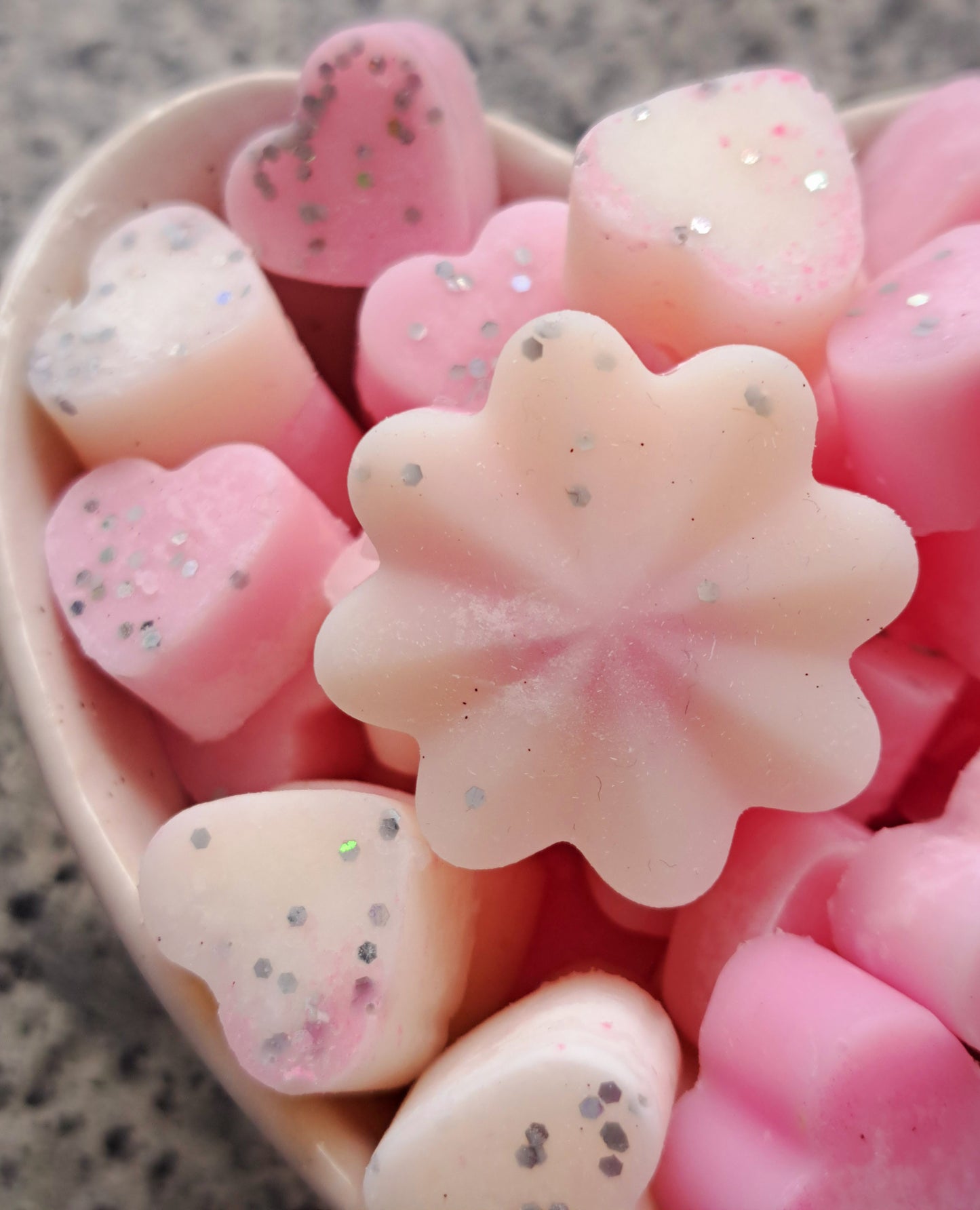 Velvet Rose ๐น X30 small hearts, including X1 medium flower ๐ผ