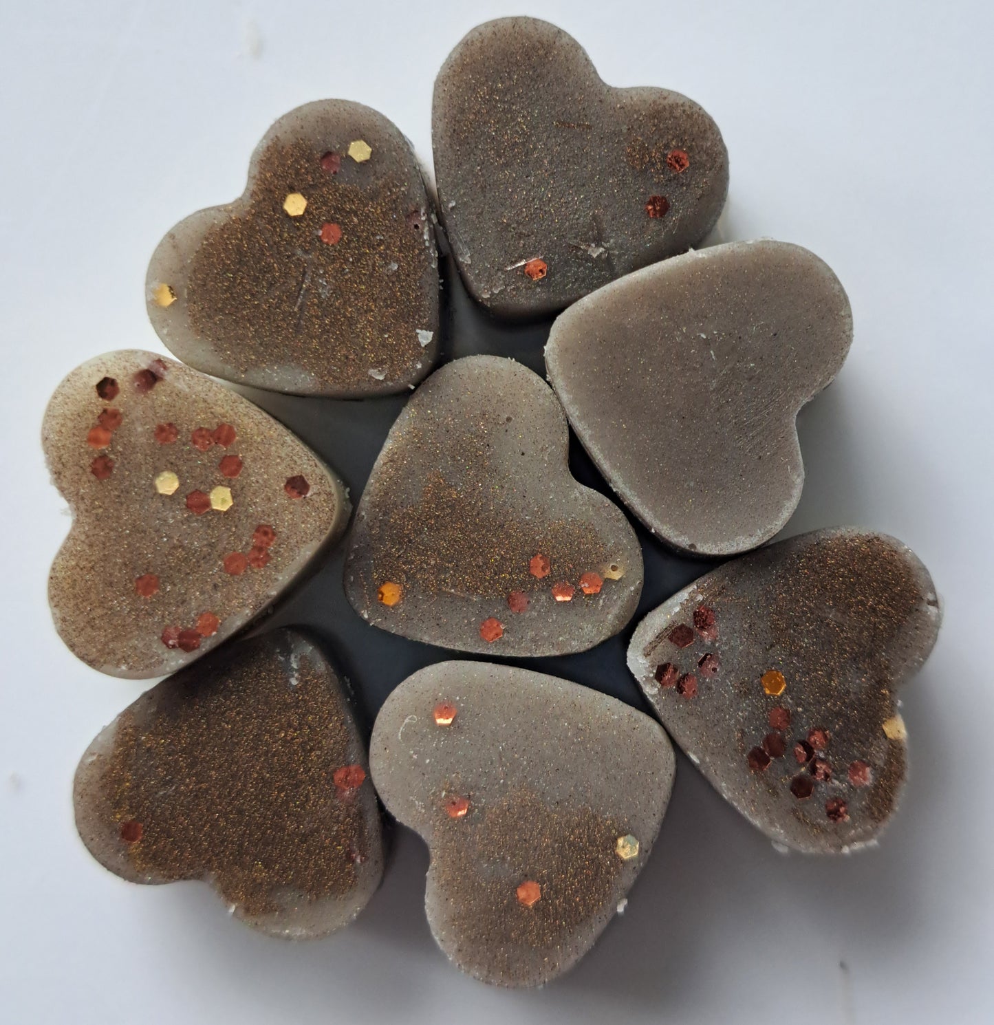 Creamy Vanilla and Fudge Indulgence X30 small hearts and a bonus present π