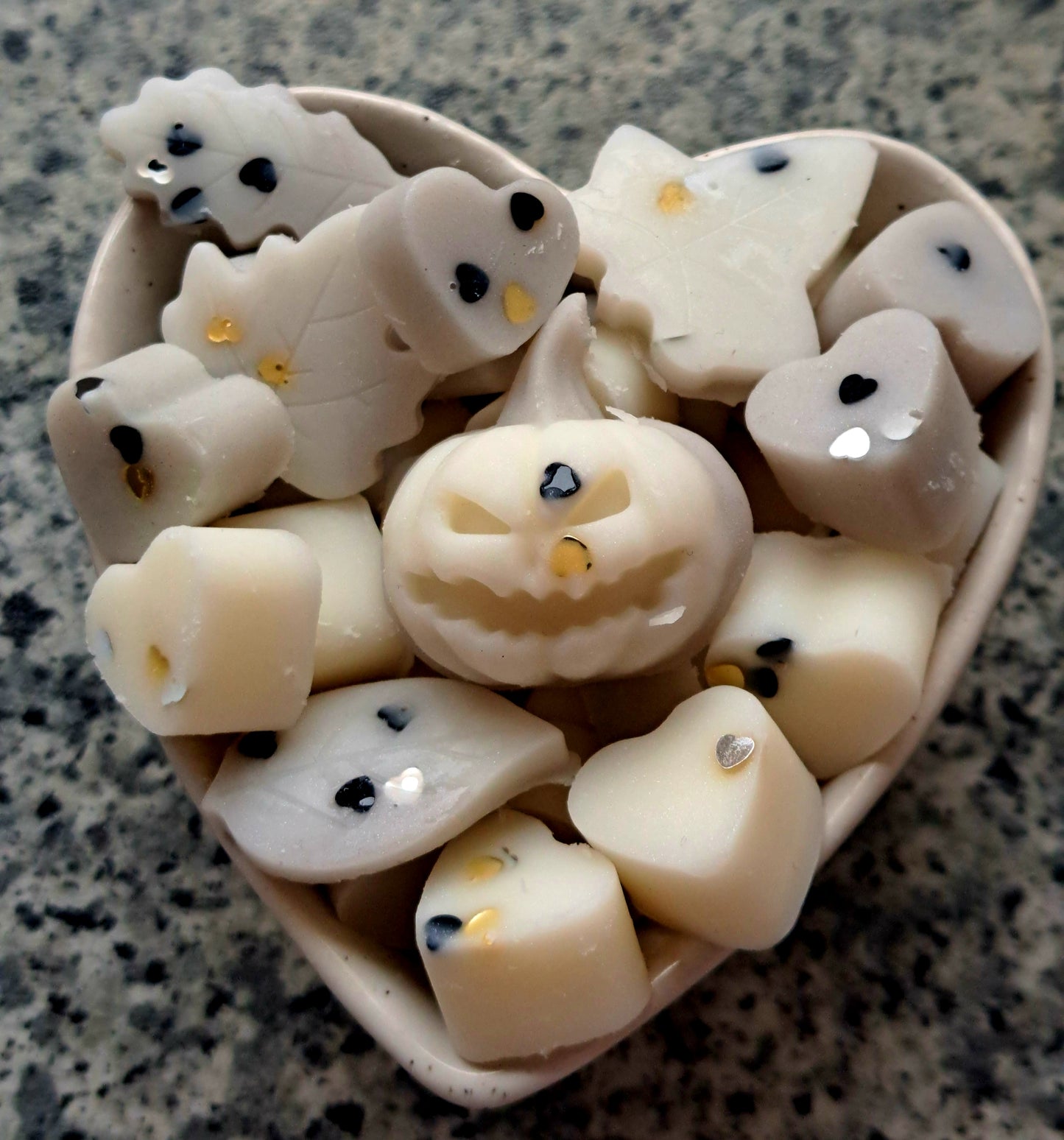 Toasted Marshmallow X30 small hearts, including X5 delicate autumn leaves 🍂 and a bonus pumpkin 🎃