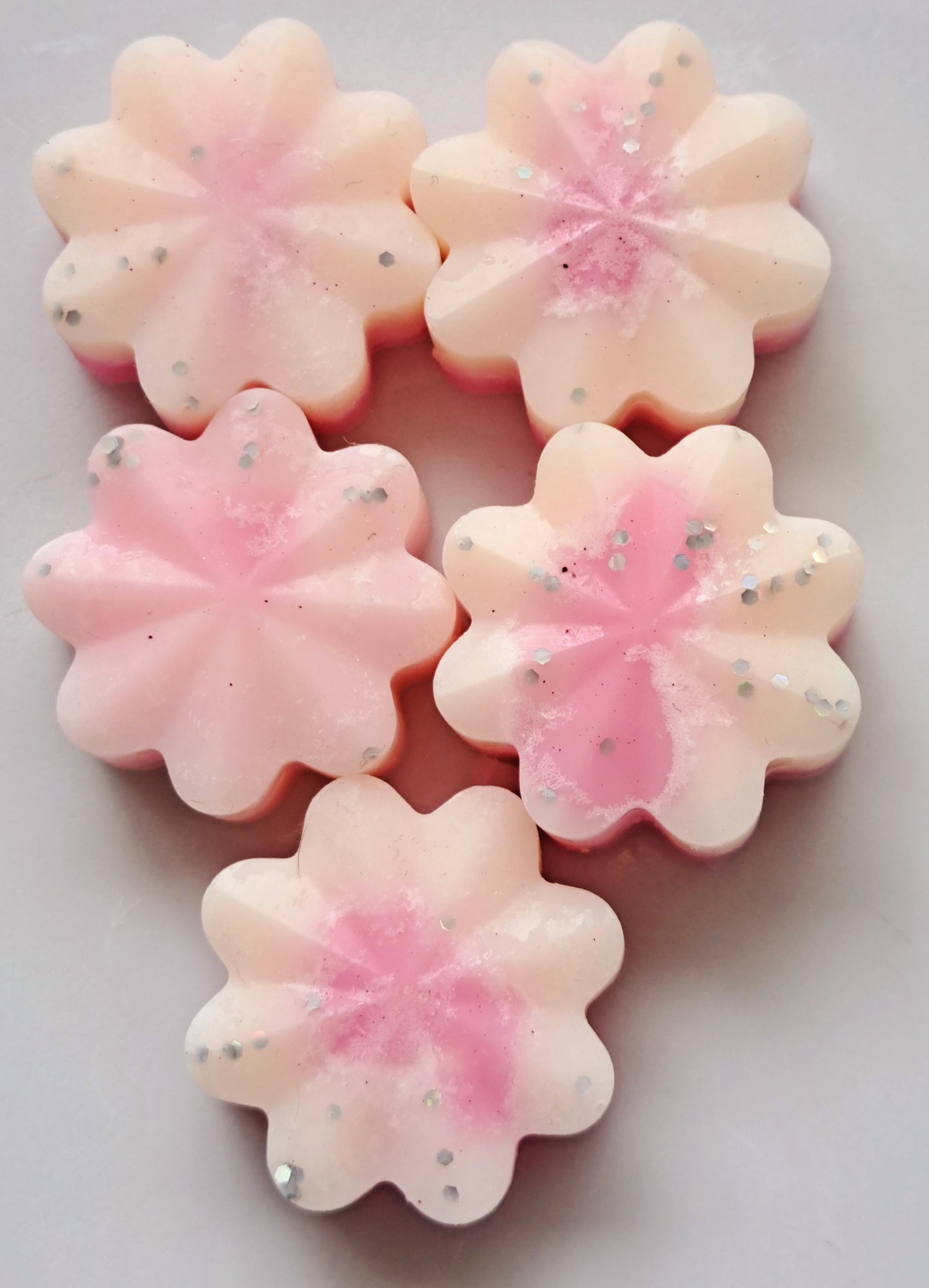 Velvet Rose ๐น X30 small hearts, including X1 medium flower ๐ผ