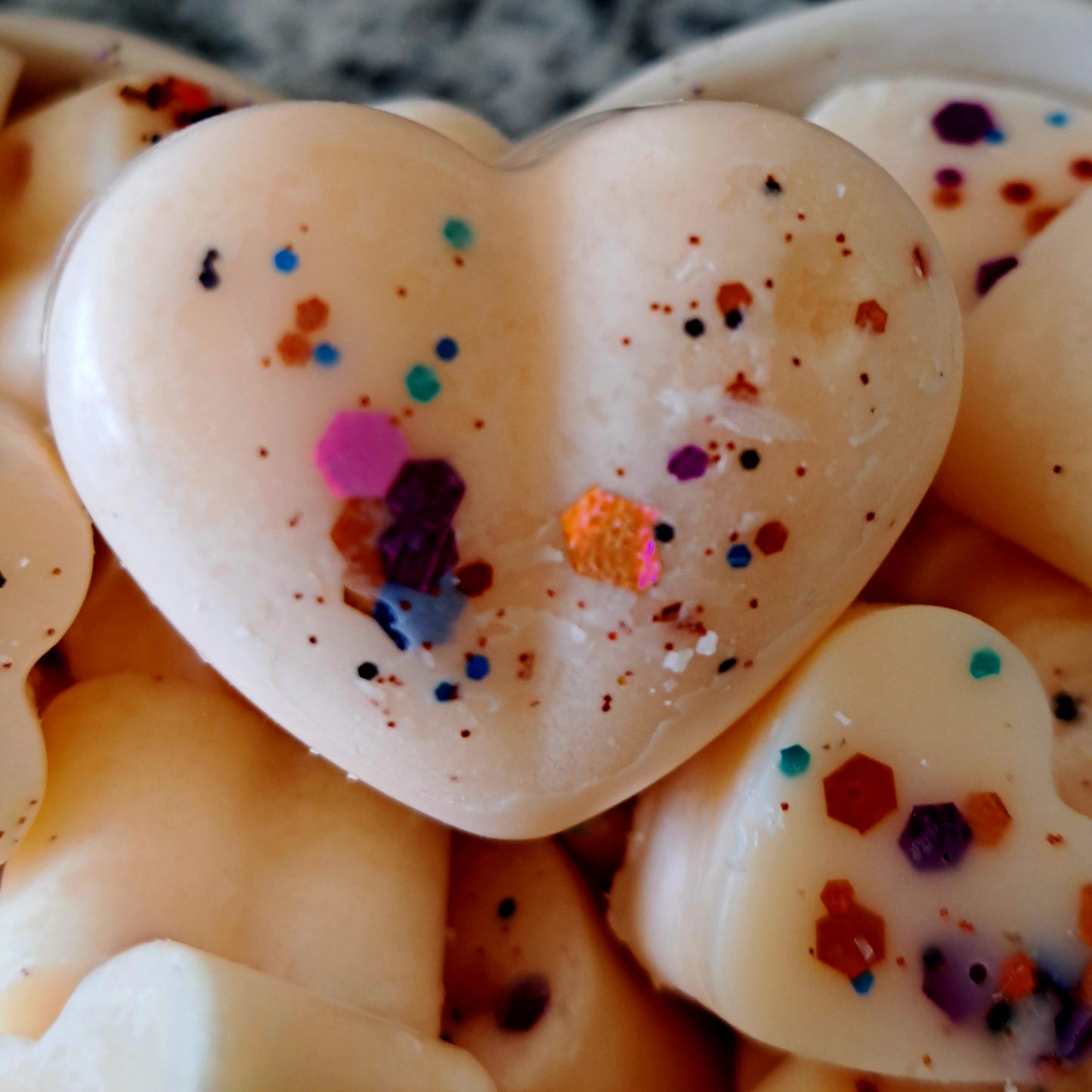Sun kissed Coconut X30 small hearts, including X1 medium heart.
