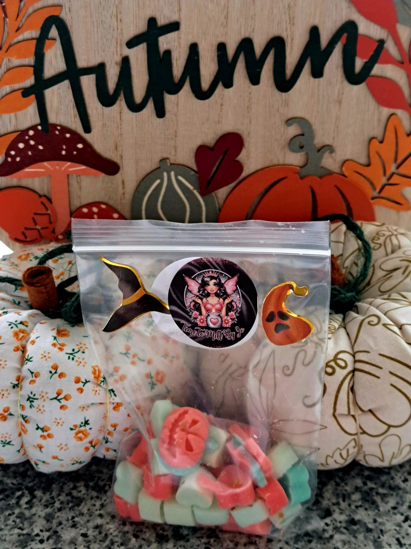 Spiced Pear and Musk X30 small hearts, including X5 delicate autumn leaves and a bonus pumpkin π π