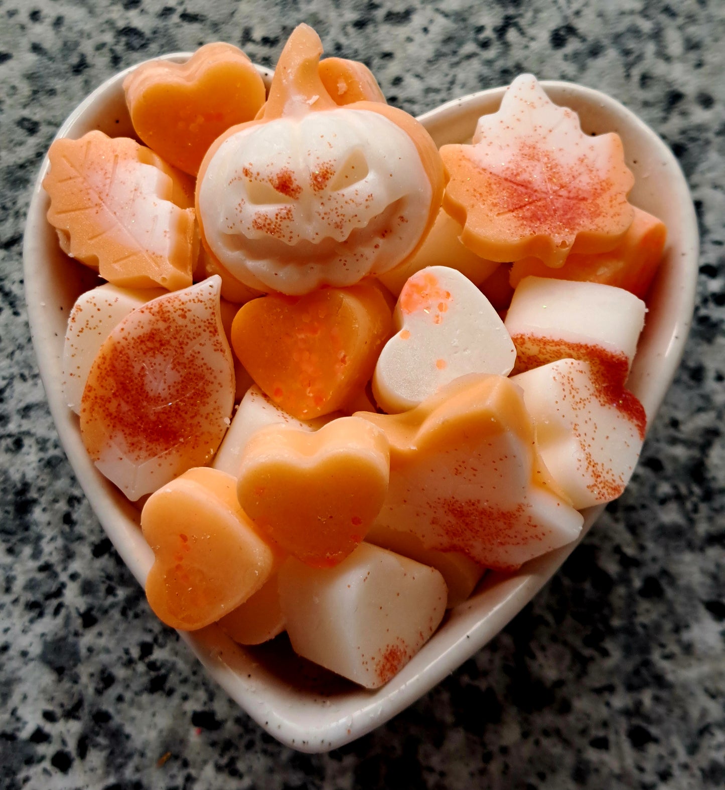 Pumpkin Cream Crumble X30 delightful small hearts, including X5 delicate autumn leaves and a bonus pumpkin 🎃