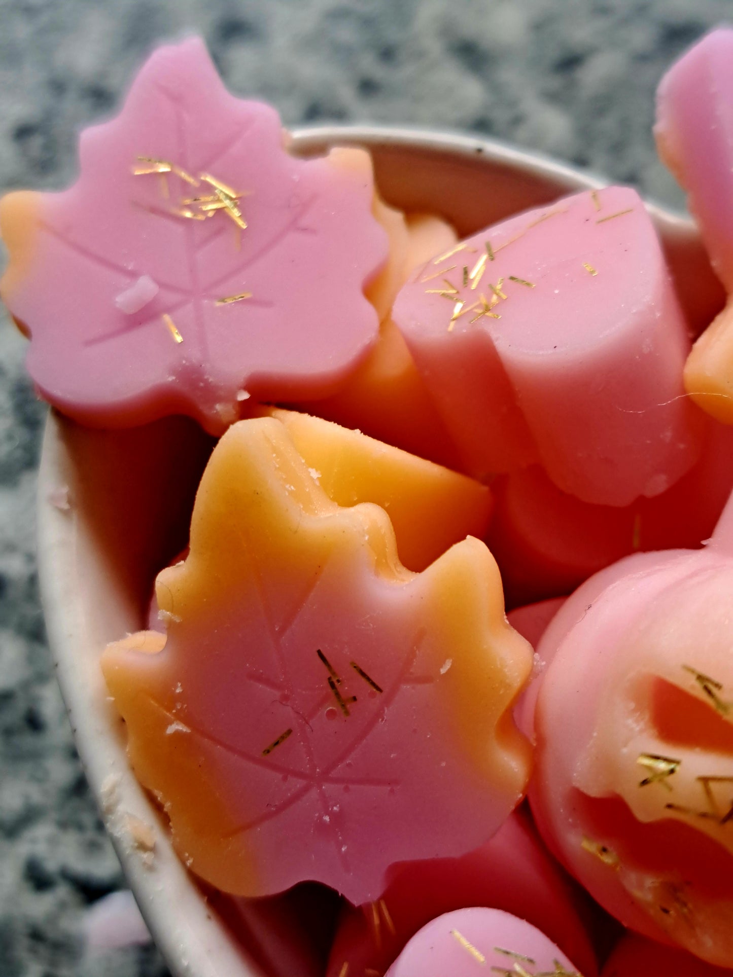 Cinnamon Musk X30 small hearts,including X5 delicate autumn leaves 🍂 and a bonus pumpkin 🎃