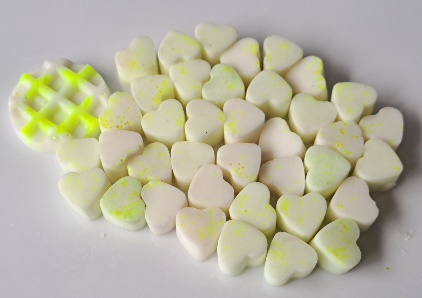 Marshmallow and Banana X30 small hearts, including X1 medium waffle