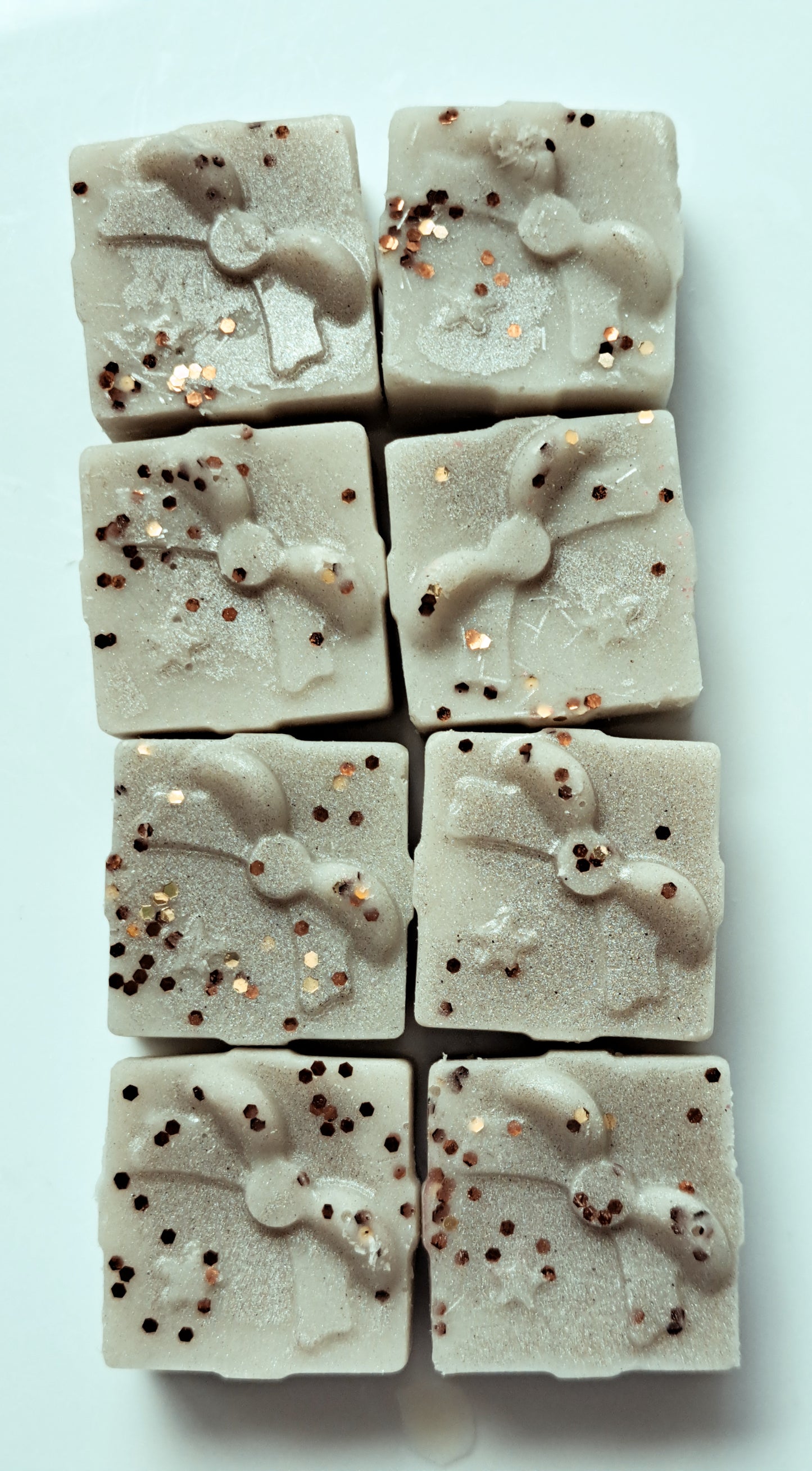 Creamy Vanilla and Fudge Indulgence X30 small hearts and a bonus present π