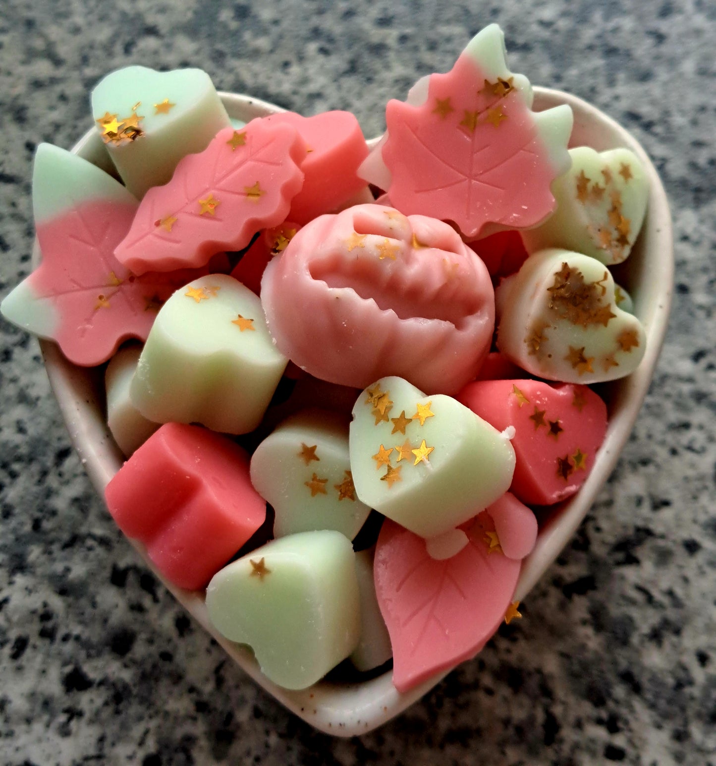 Spiced Pear and Musk X30 small hearts, including X5 delicate autumn leaves and a bonus pumpkin π π