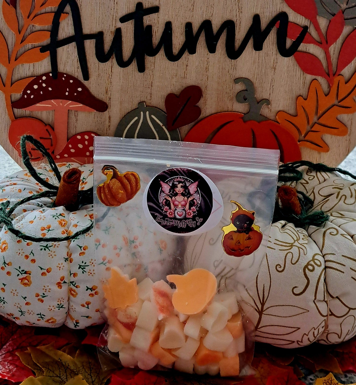 Pumpkin Cream Crumble X30 delightful small hearts, including X5 delicate autumn leaves and a bonus pumpkin 🎃