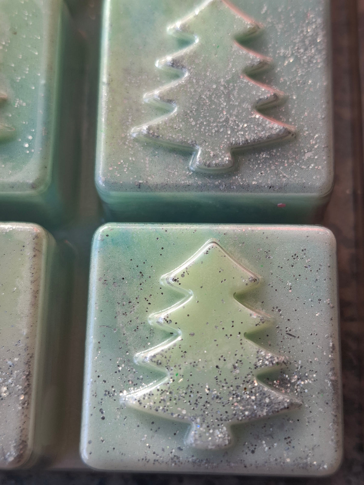6-Cell Christmas Tree Clamshell