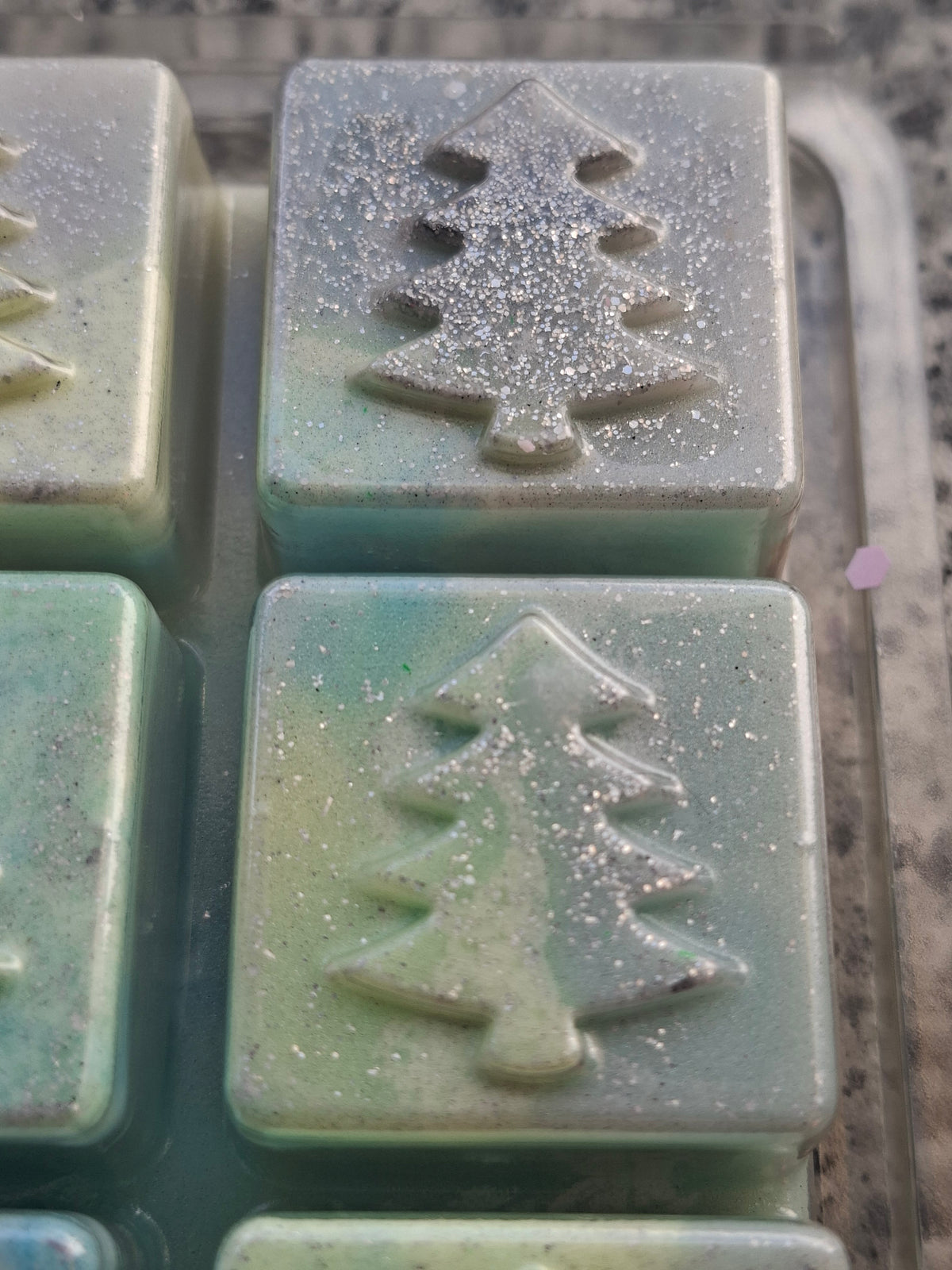 6-Cell Christmas Tree Clamshell
