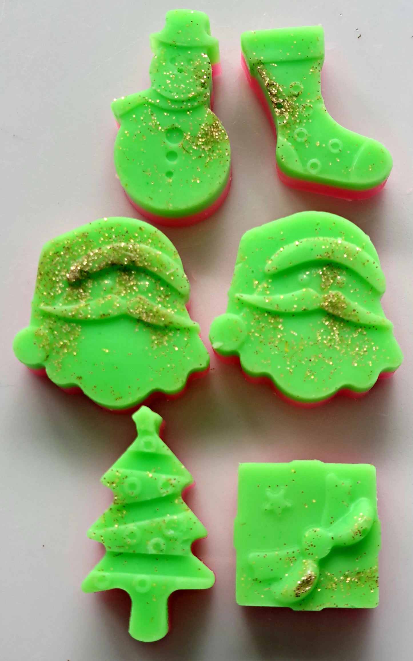 Pine Berries and Mint X30 delightful small hearts, including X1 christmas bonus shape.