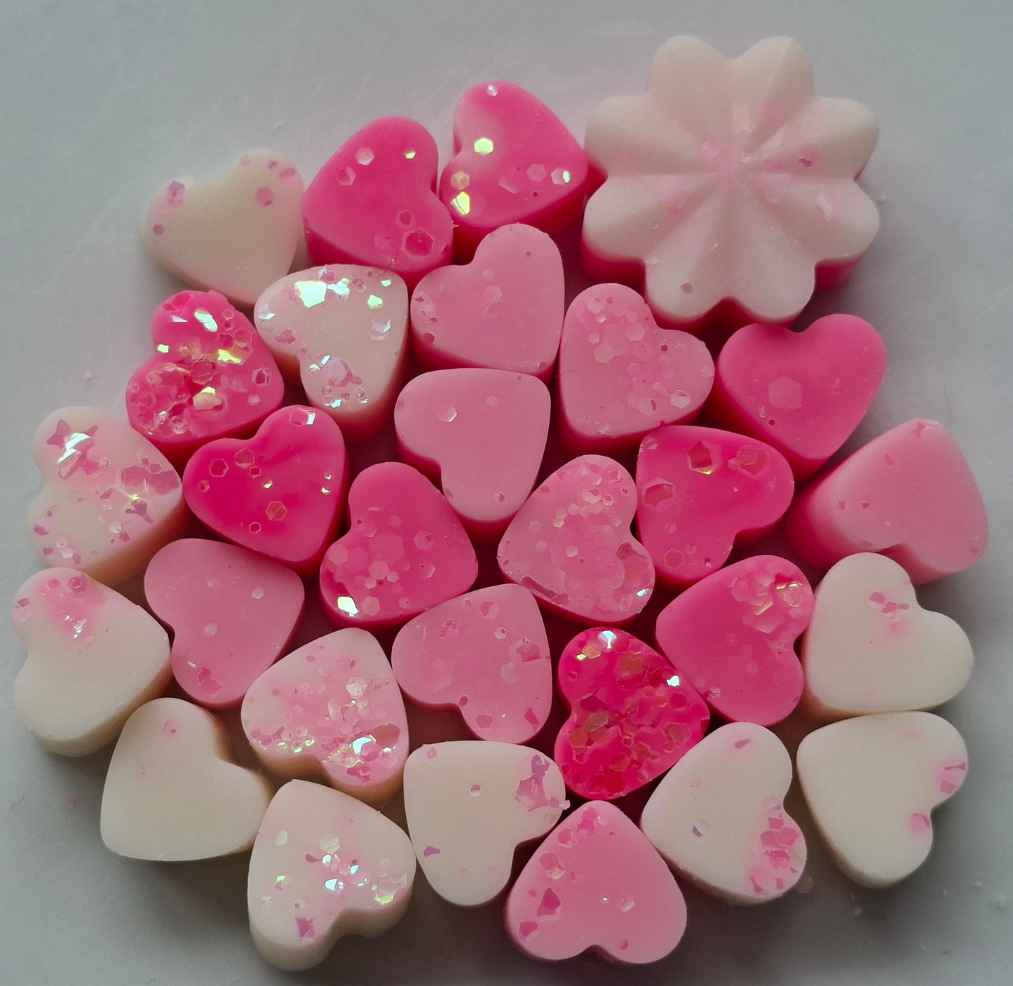 Cherry Milkshake 🍒 X30 small hearts, including X1 medium heart.