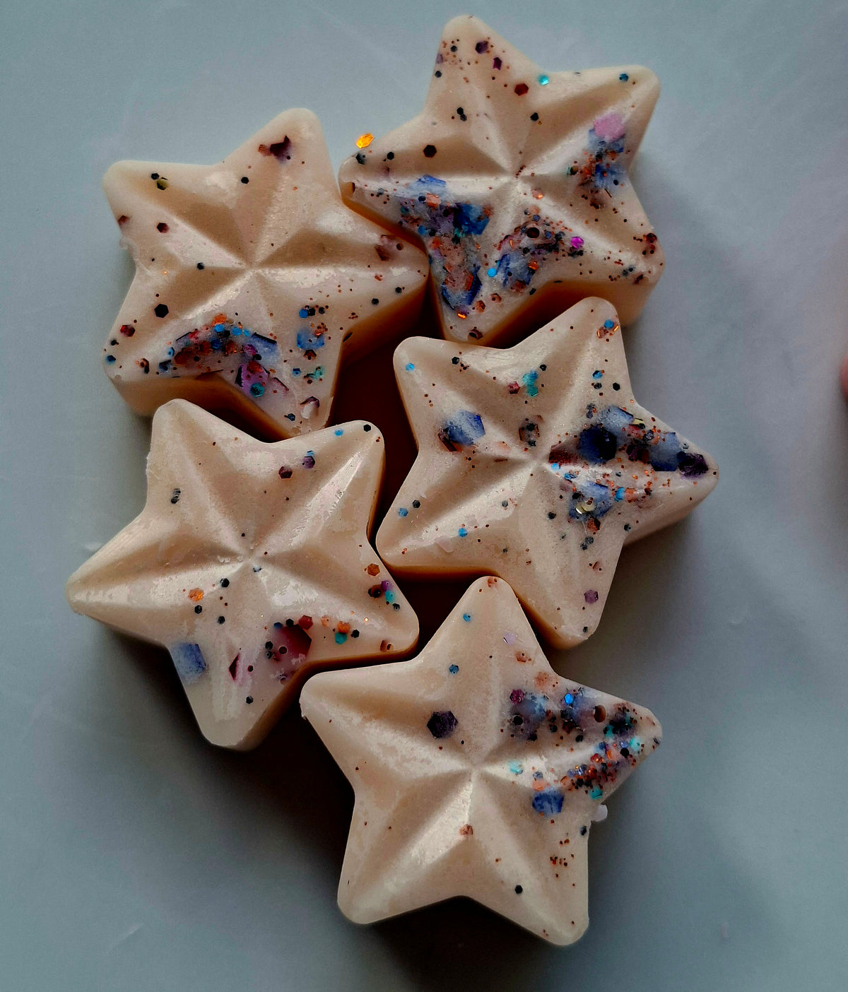 Festive Fig and Velvet Wood X30 small hearts, including X1 gold christmas star 🌟