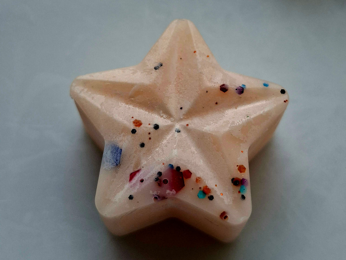 Festive Fig and Velvet Wood X30 small hearts, including X1 gold christmas star 🌟