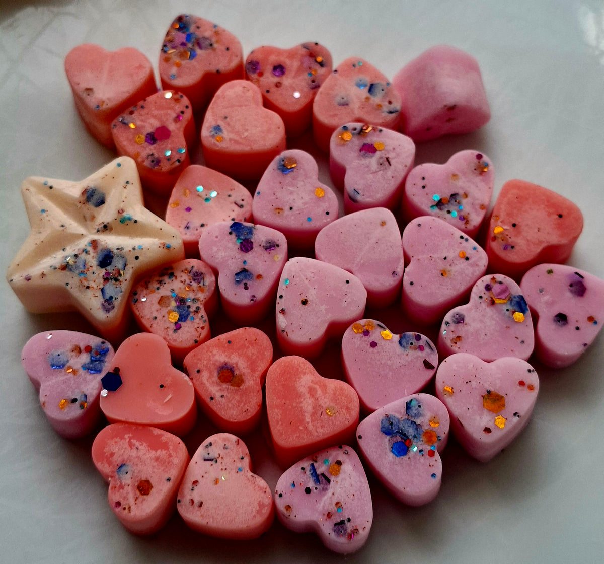 Festive Fig and Velvet Wood X30 small hearts, including X1 gold christmas star 🌟