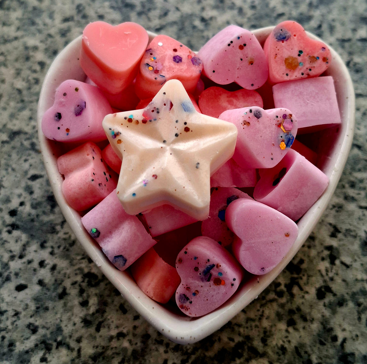 Festive Fig and Velvet Wood X30 small hearts, including X1 gold christmas star 🌟