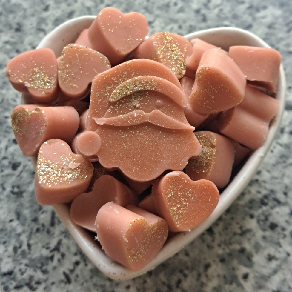 Gingerbread House X30 small hearts, including X1 christmas bonus shape.