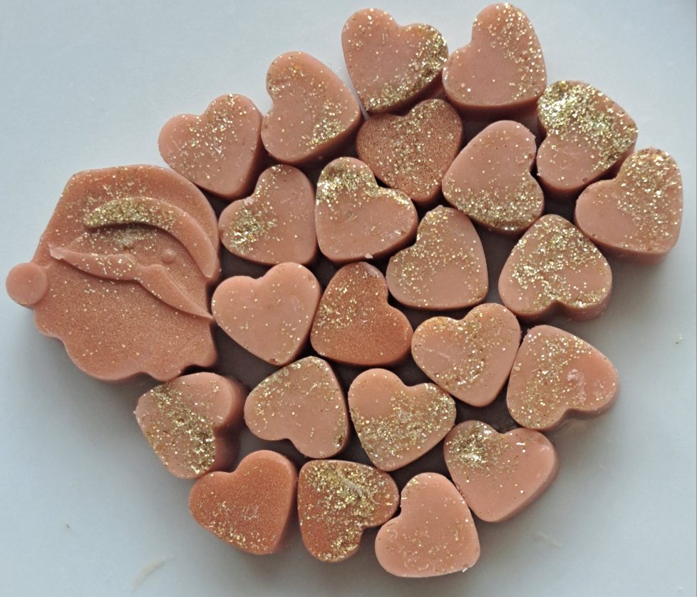 Gingerbread House X30 small hearts, including X1 christmas bonus shape.