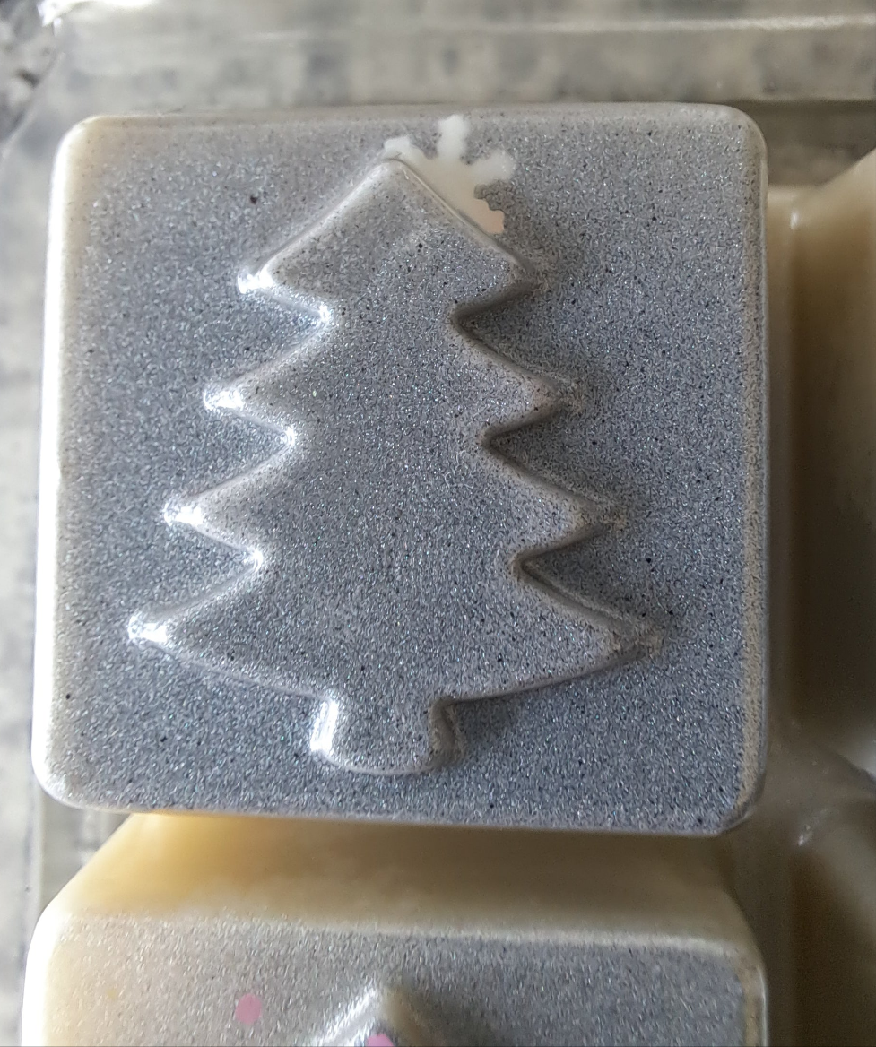6 Cell Christmas Tree Clamshell Bar  Baby Powder Inspired