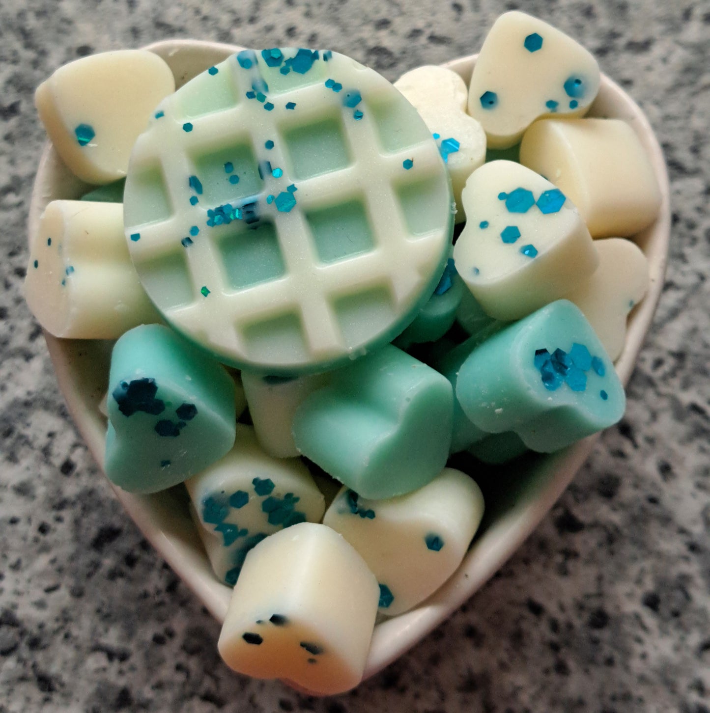 Bluebells and Wild Berries (Mrs Hinch Inspired) X30 small hearts, including X1 medium waffle.