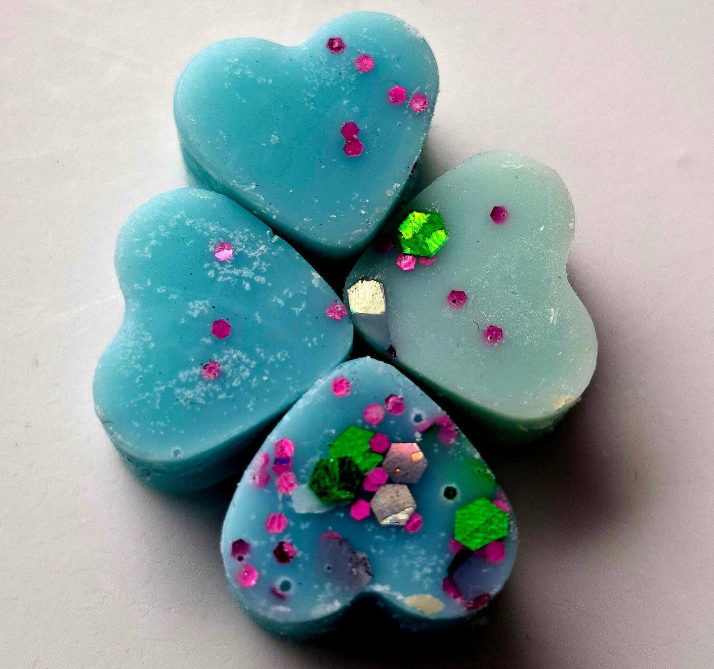Tropical Escape X30 small hearts, including X1 medium flower