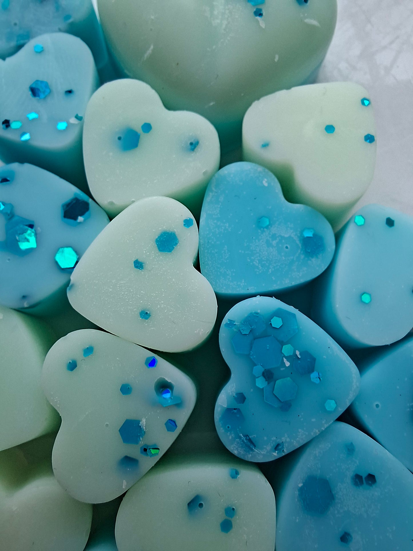 Jamaican and Hawalian Flowers X30 small hearts and X1 medium heart.