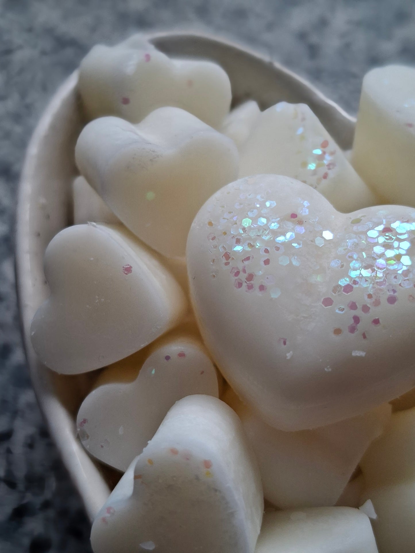 Vanilla Cupcake X30 small hearts, including X1 medium heart