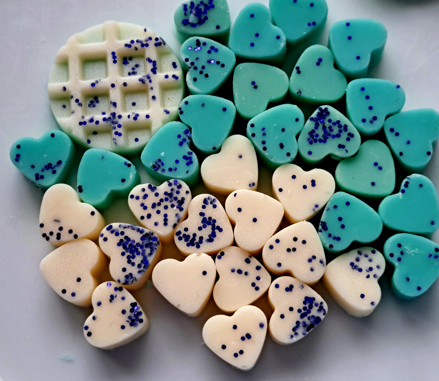 Bluebells and Wild Berries (Mrs Hinch Inspired) X30 small hearts, including X1 medium waffle.