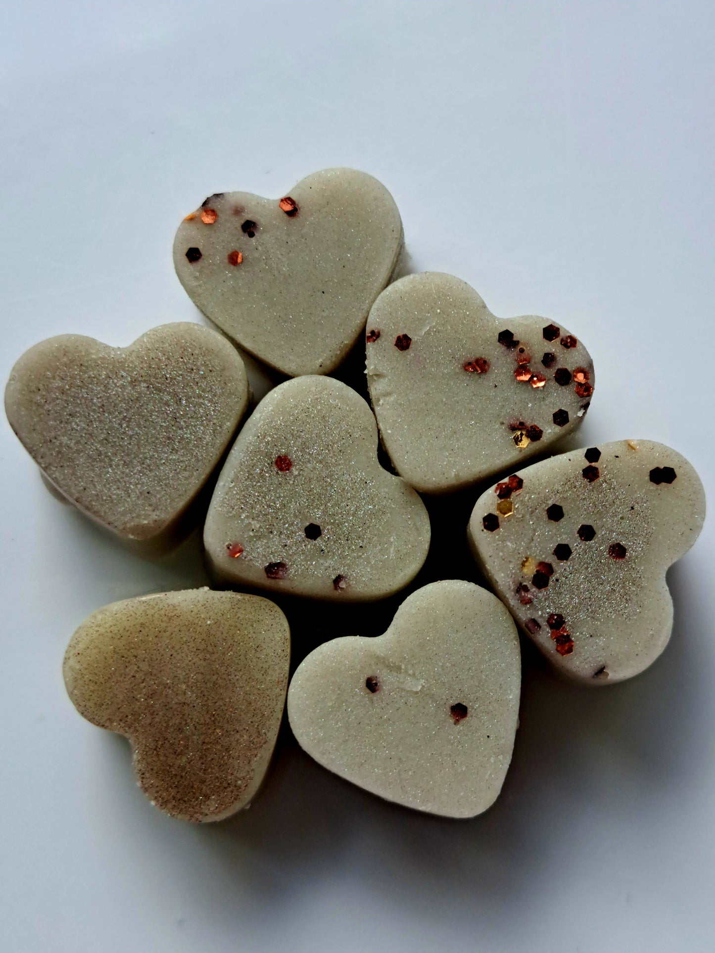 Creamy Vanilla and Fudge Indulgence X30 small hearts and a bonus present 🎁