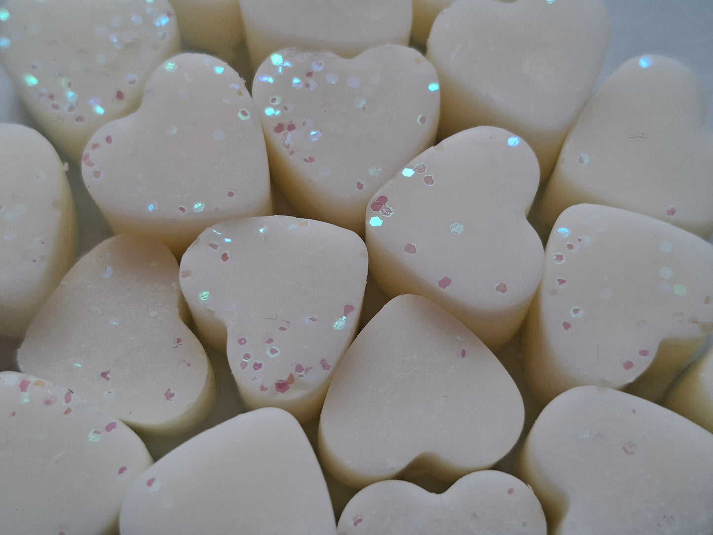 Vanilla Cupcake X30 small hearts, including X1 medium heart