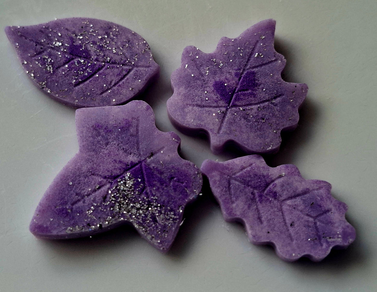 Berry Crumble X30 small hearts, including X5 delicate autumn leaves 🍂 and a bonus pumpkin 🎃