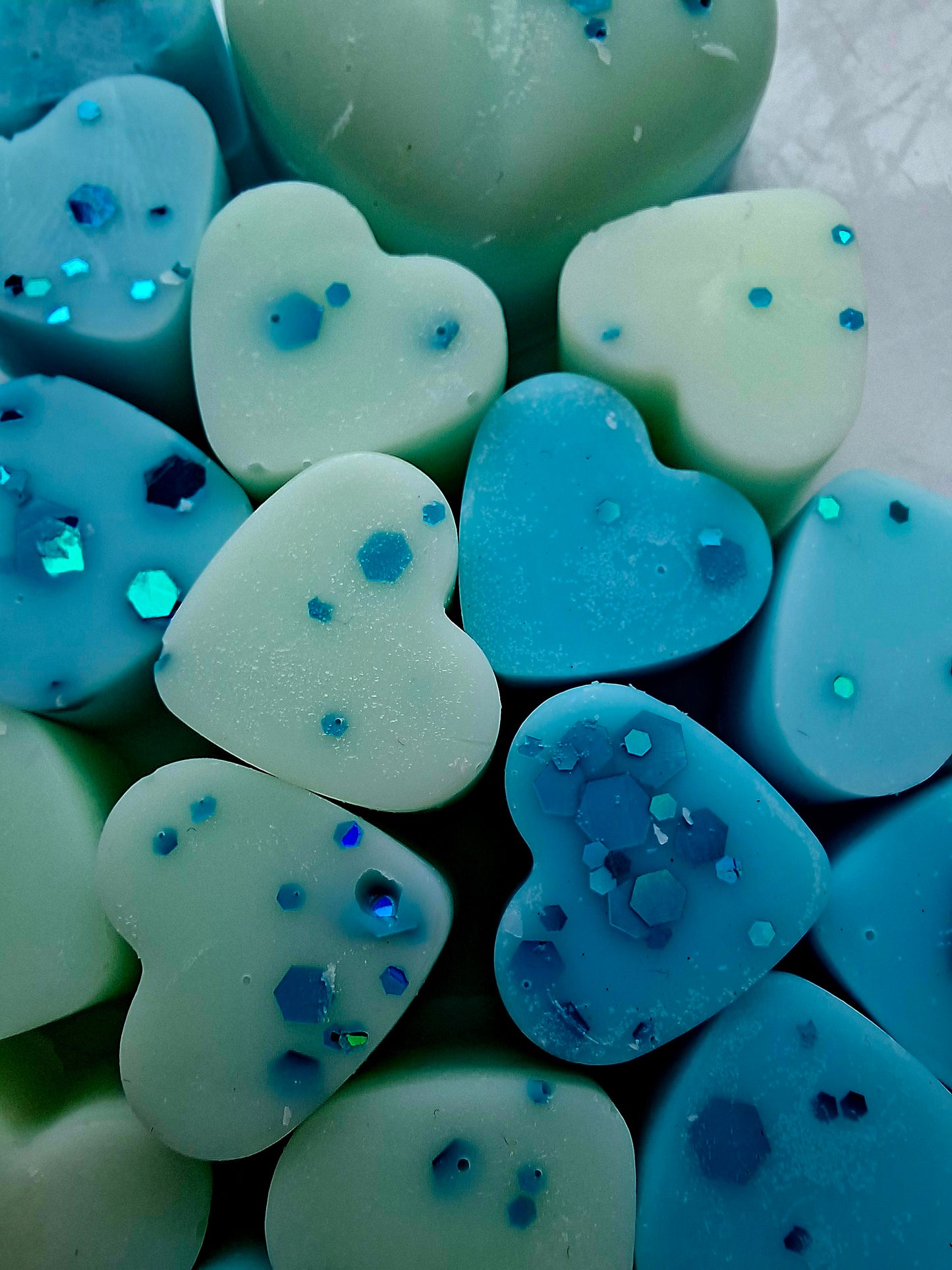 Jamaican and Hawalian Flowers X30 small hearts and X1 medium heart.