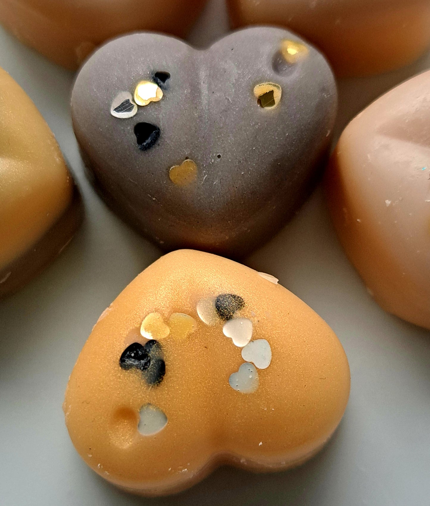 Toasted Marshmallow X30 small hearts, including X1 medium heart.