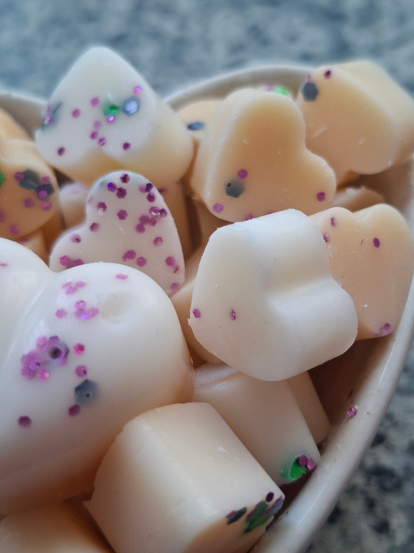 Cocoa Butter X30 small hearts, including X1 medium heart