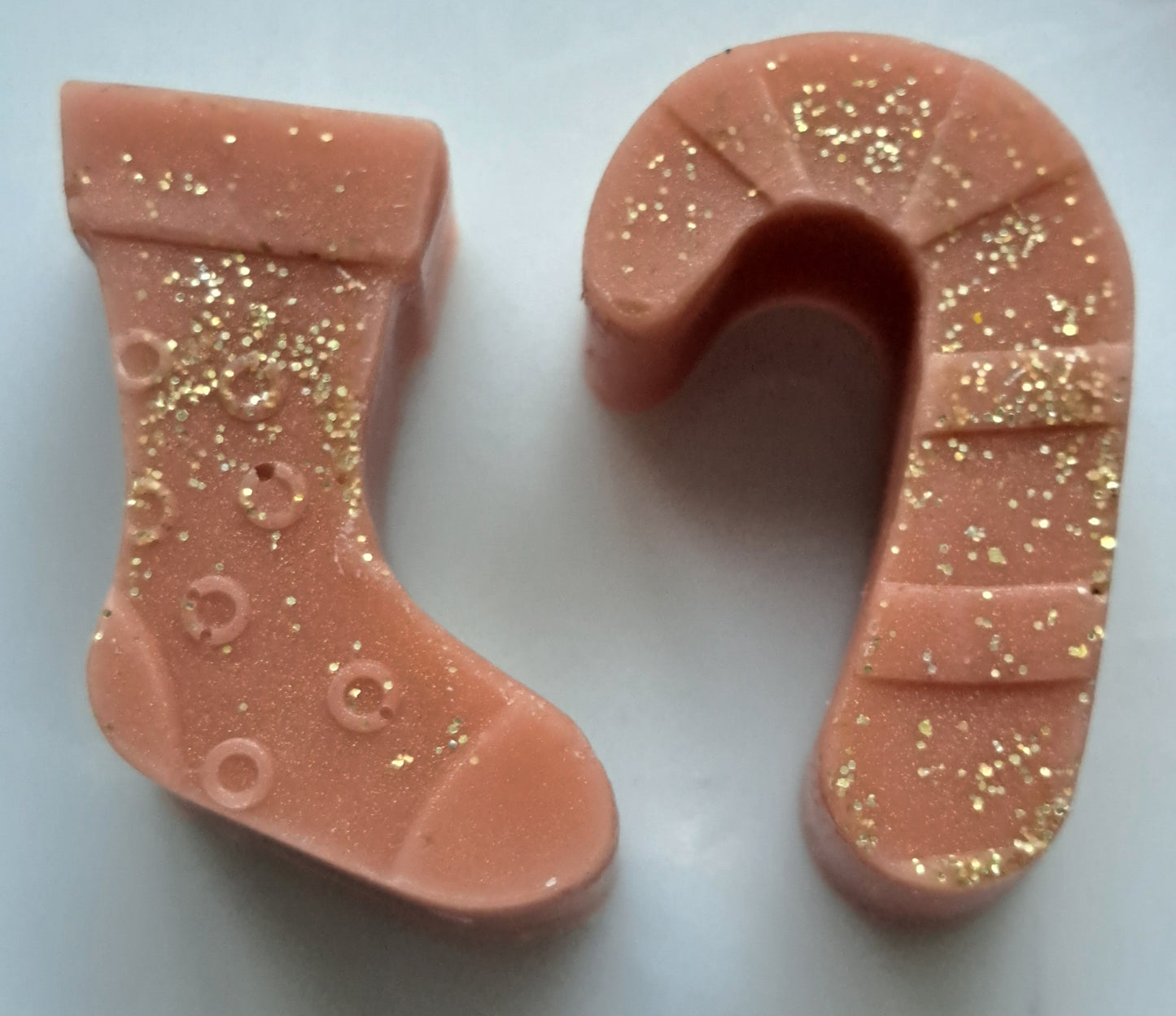 Gingerbread House X30 small hearts, including X1 christmas bonus shape.