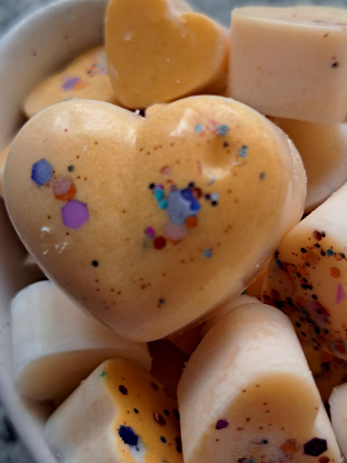 Sun kissed Coconut X30 small hearts, including X1 medium heart.