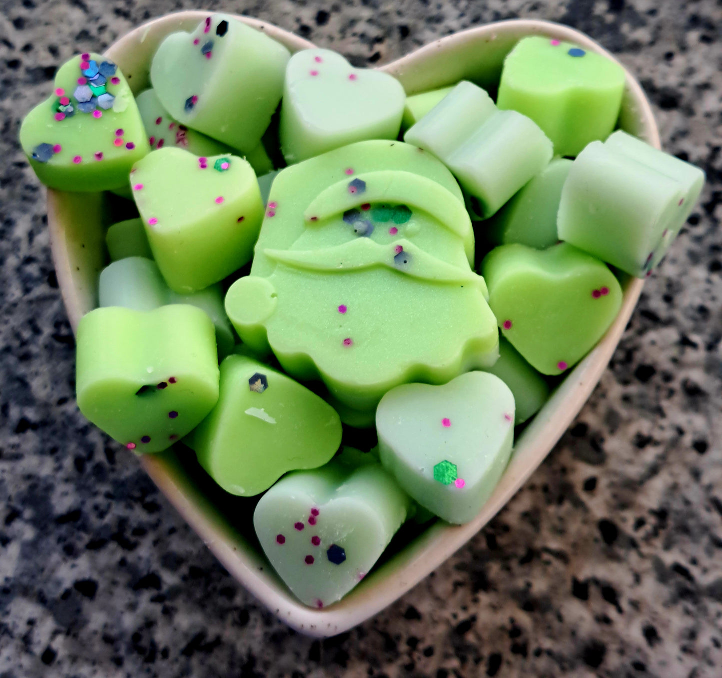 Winter Walks X30 small hearts, including X1 bonus christmas shape.