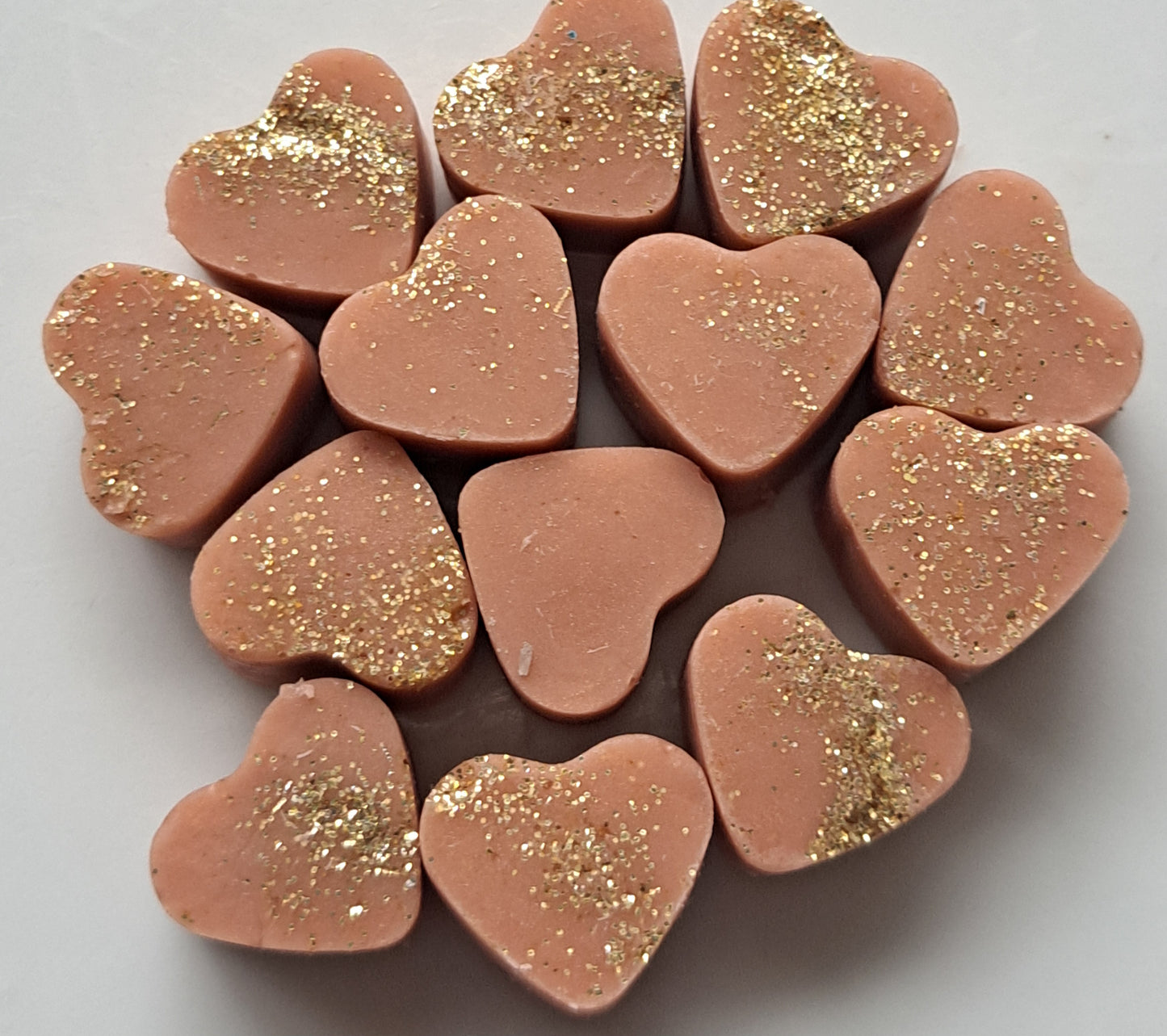 Creamy Vanilla and Fudge Indulgence X30 small hearts and a bonus present 🎁