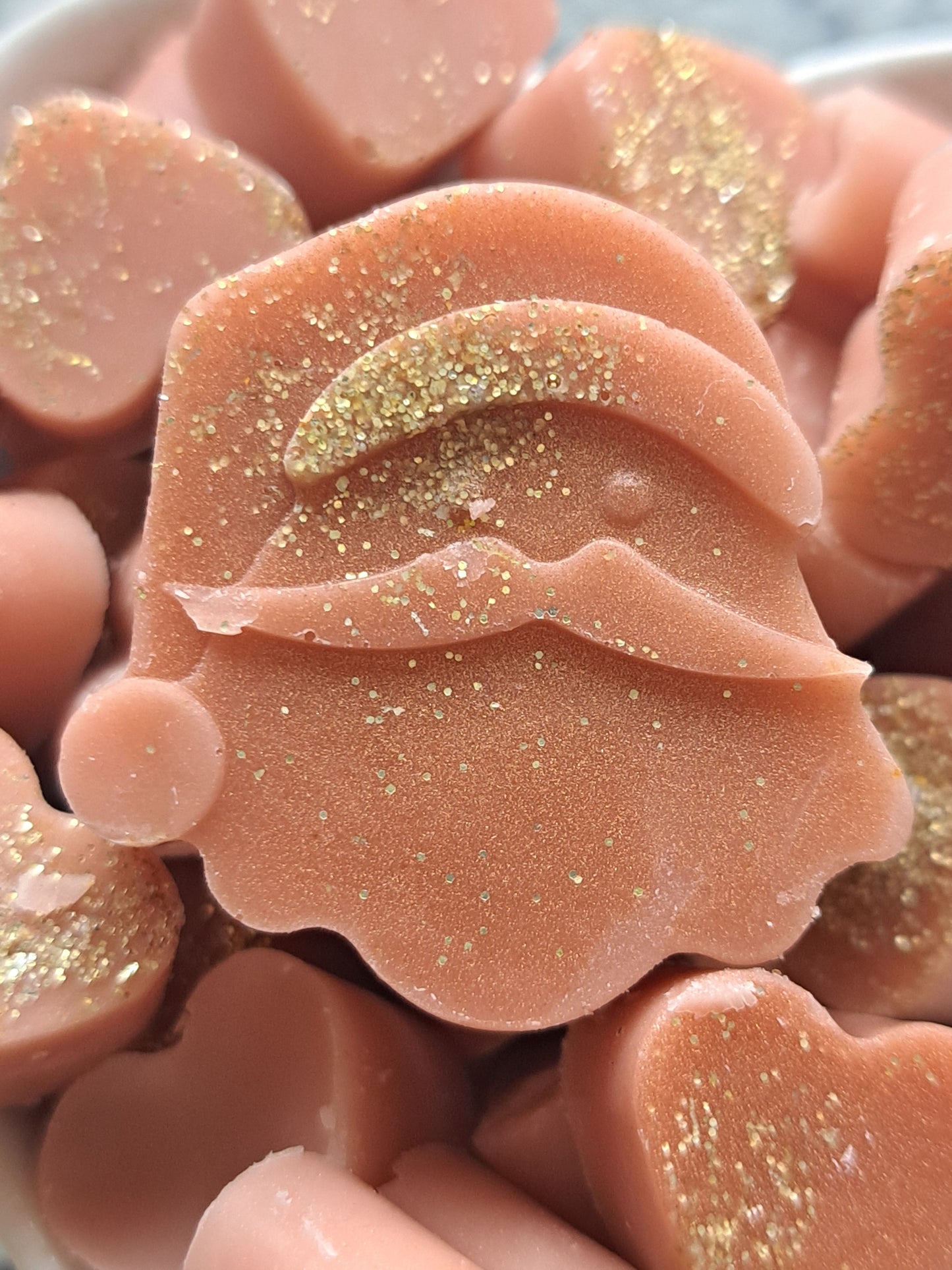 Gingerbread House X30 small hearts, including X1 christmas bonus shape.