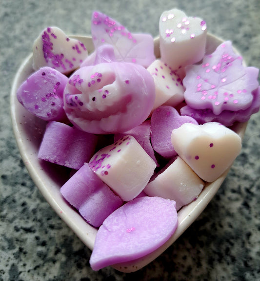 Berry Crumble X30 delightful small hearts, including X5 delicate autumn leaves 🍂 and a bonus pumpkin