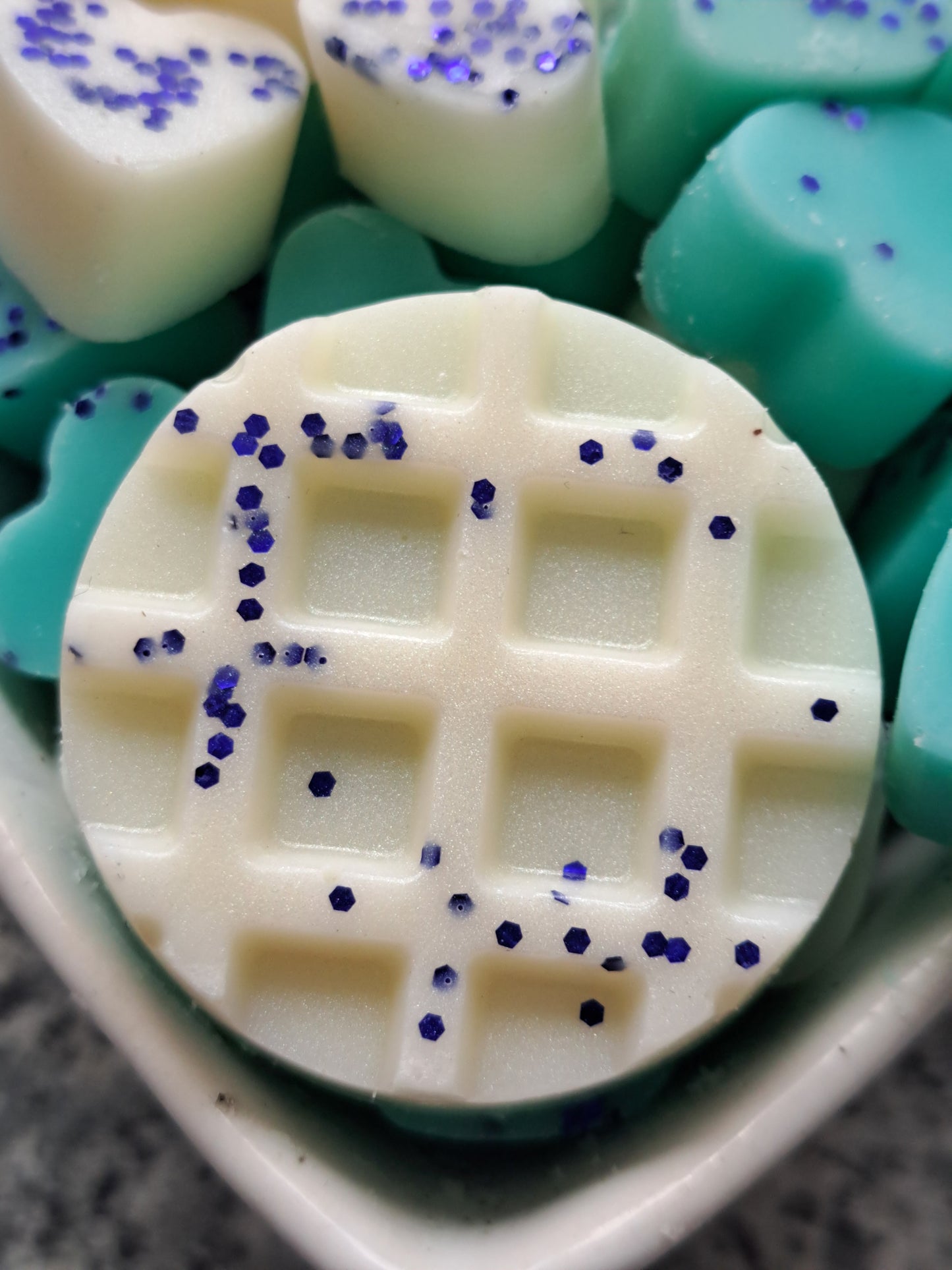 Bluebells and Wild Berries (Mrs Hinch Inspired) X30 small hearts, including X1 medium waffle.