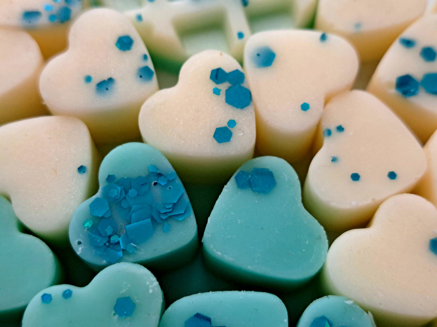 Bluebells and Wild Berries (Mrs Hinch Inspired) X30 small hearts, including X1 medium waffle.